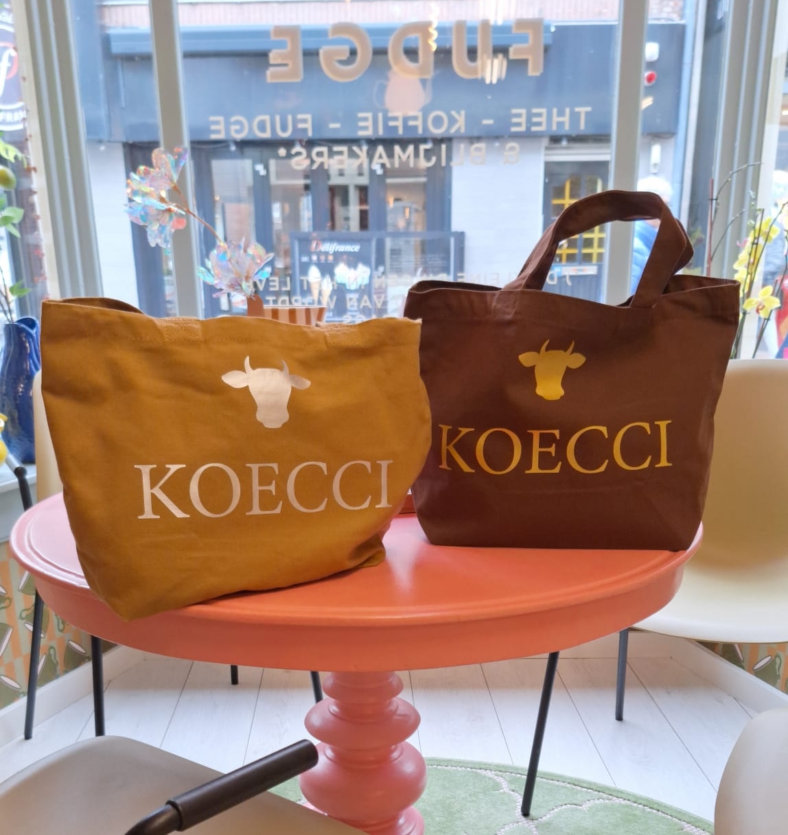 KOEcci tas